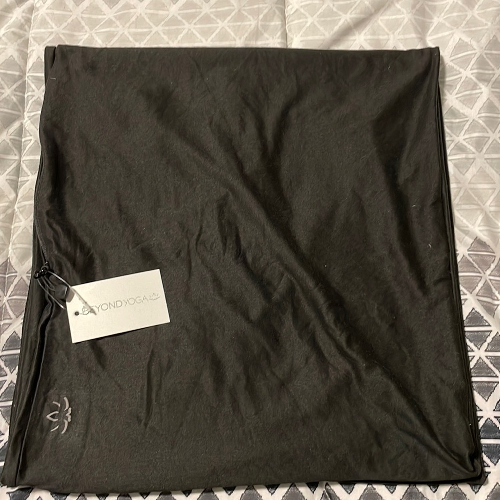 Beyond Yoga Infiniti Scarf with Pocket